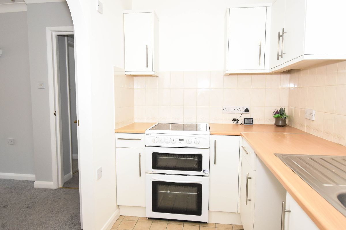 1 bed flat to rent in Pembroke Court, Wilton 6