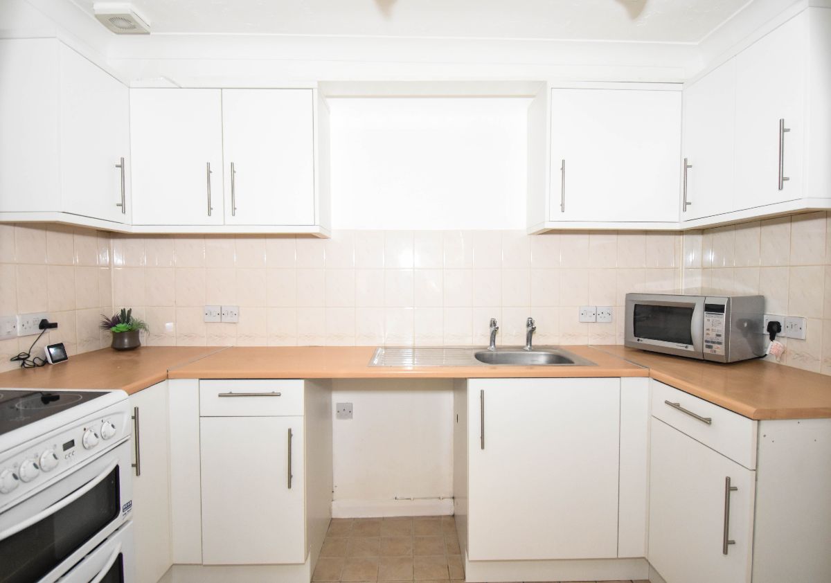 1 bed flat to rent in Pembroke Court, Wilton 5