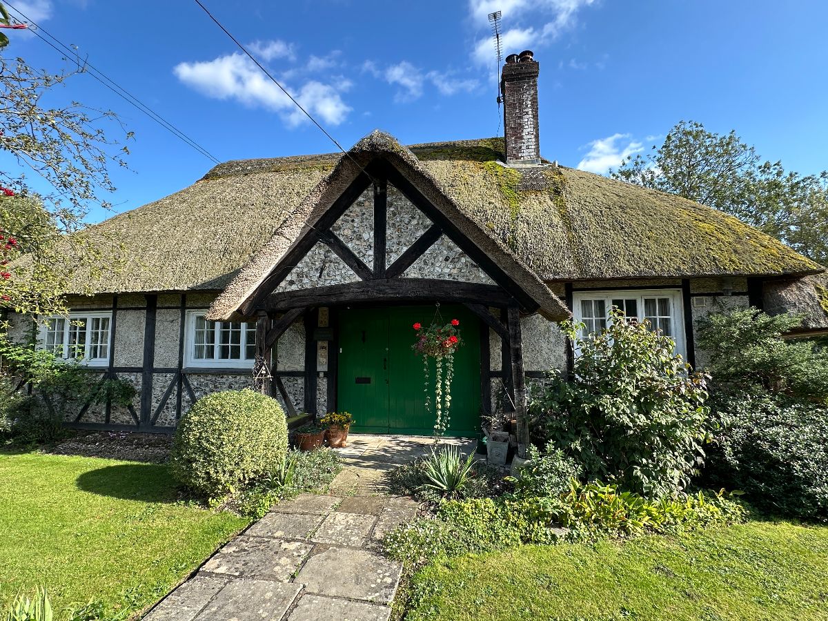 1 bed studio flat to rent in The Crows Nest, Middle Woodford  - Property Image 2