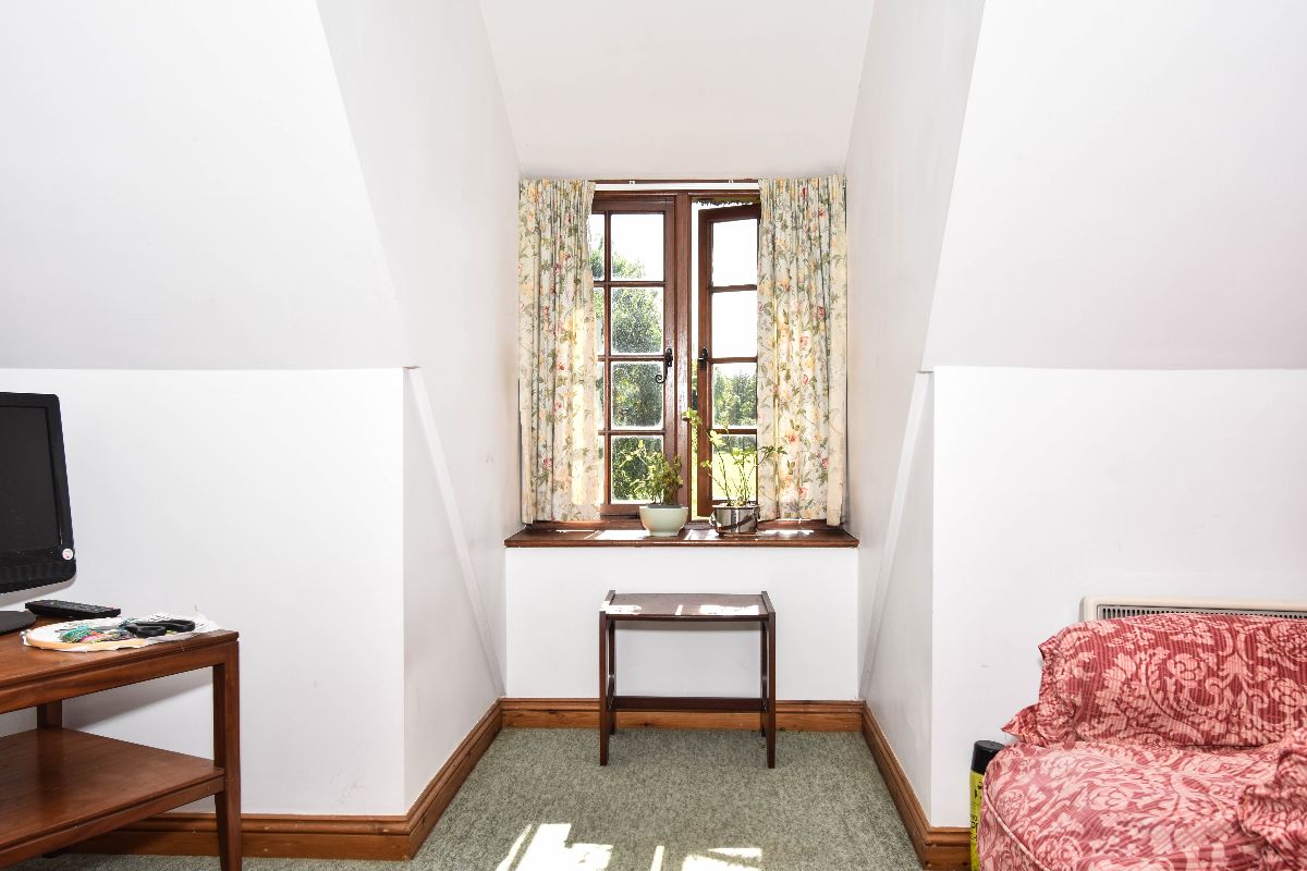 1 bed studio flat to rent in The Crows Nest, Middle Woodford  - Property Image 3