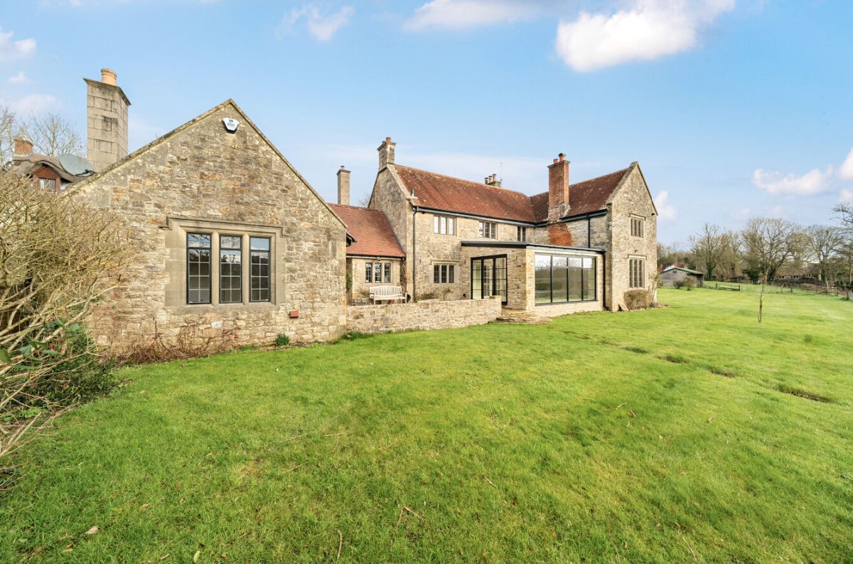 4 bed detached house to rent in The Dower House, Fisherton De La Mere 17