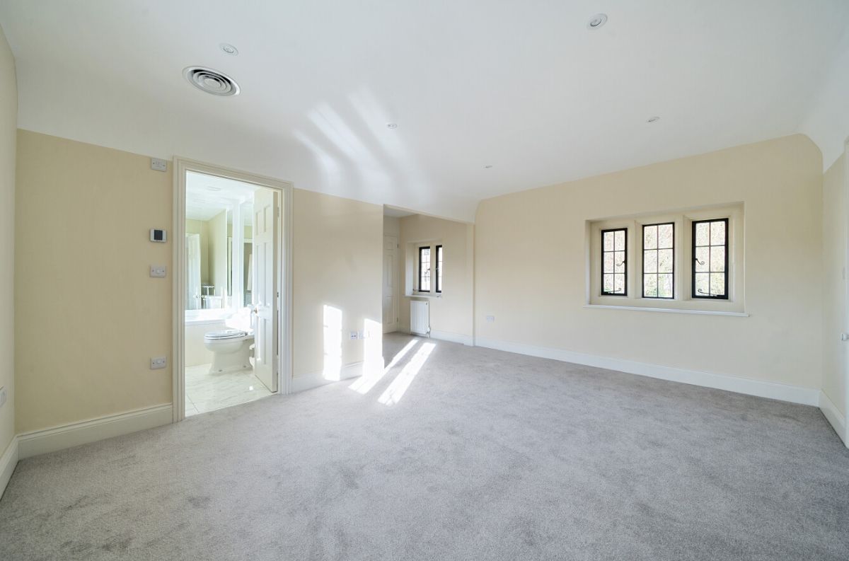 4 bed detached house to rent in The Dower House, Fisherton De La Mere 13