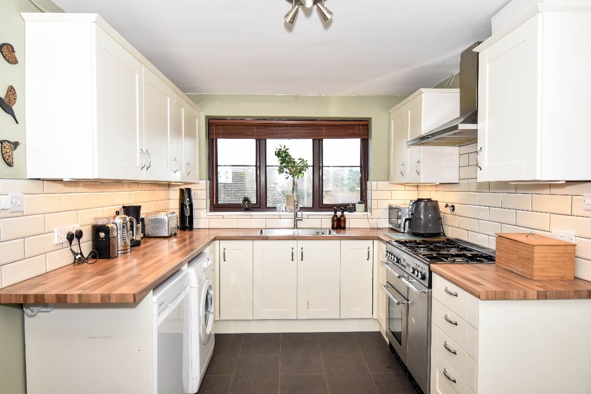 4 bed detached house to rent in Bennett Close, Redlynch  - Property Image 4