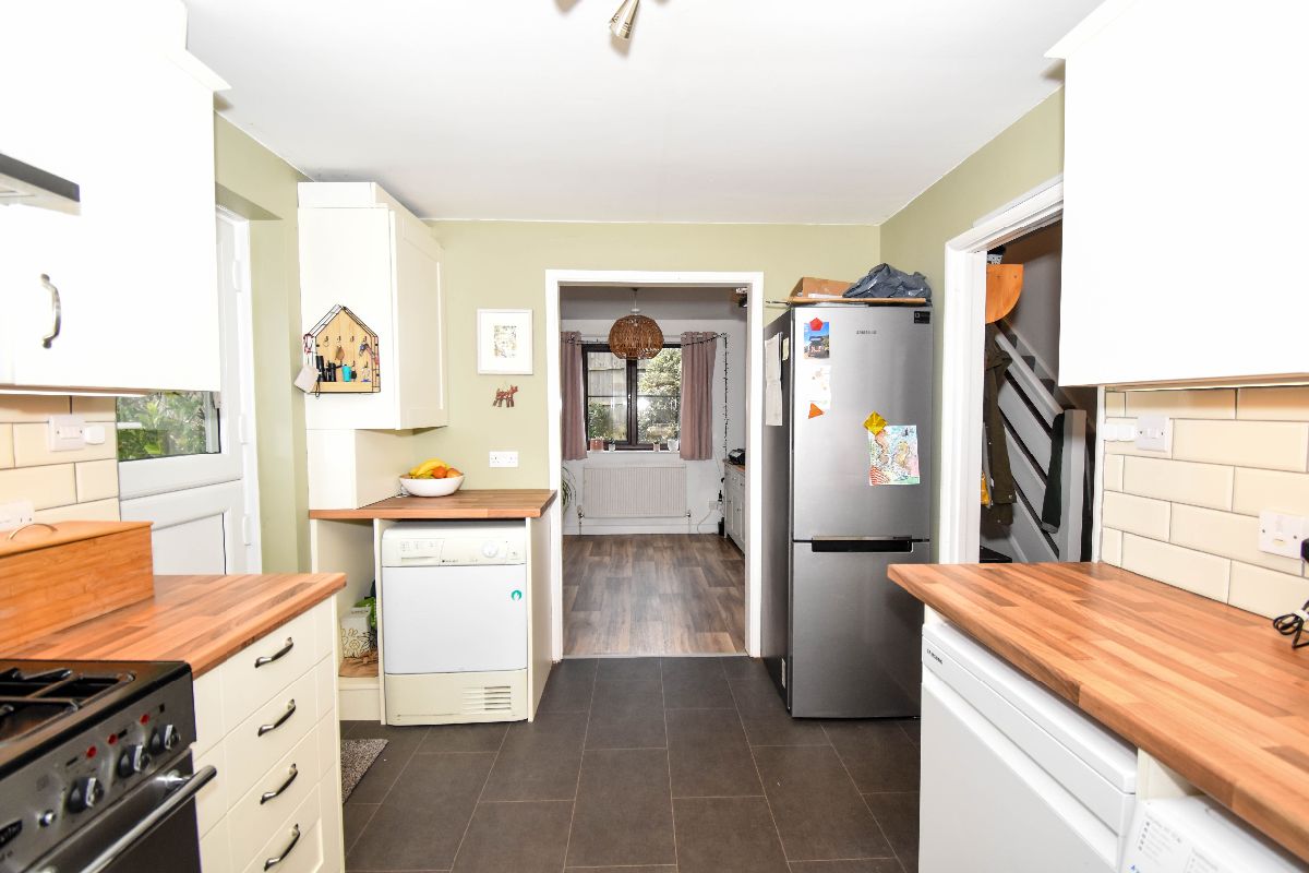 4 bed detached house to rent in Bennett Close, Redlynch 4