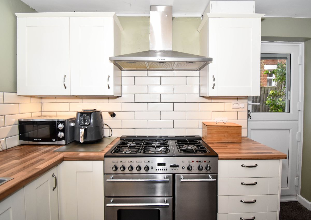 4 bed detached house to rent in Bennett Close, Redlynch 2