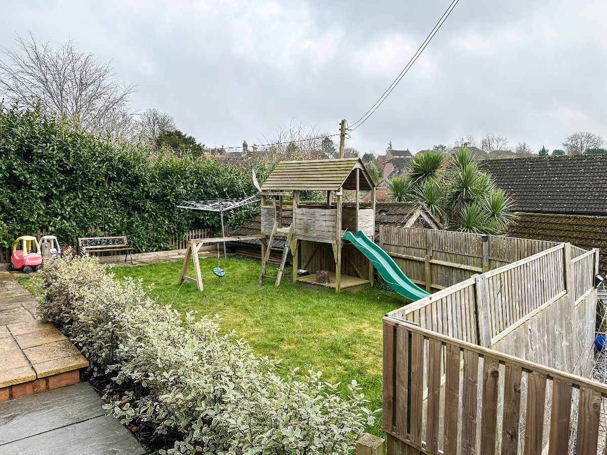 4 bed detached house to rent in Bennett Close, Redlynch 17