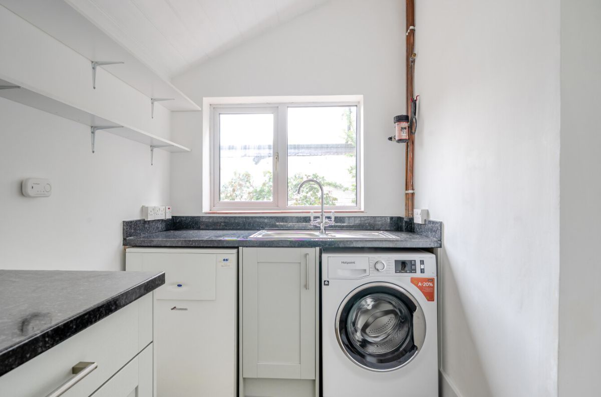 3 bed detached house to rent in Mill Road, Salisbury  - Property Image 10