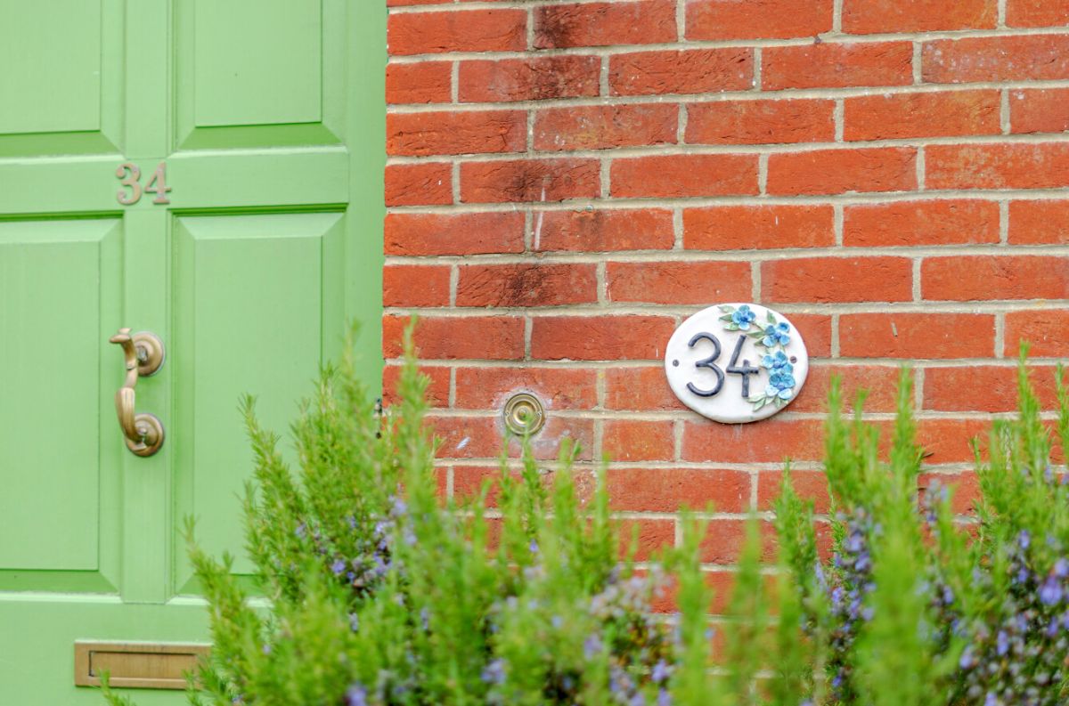 3 bed detached house to rent in Mill Road, Salisbury 1