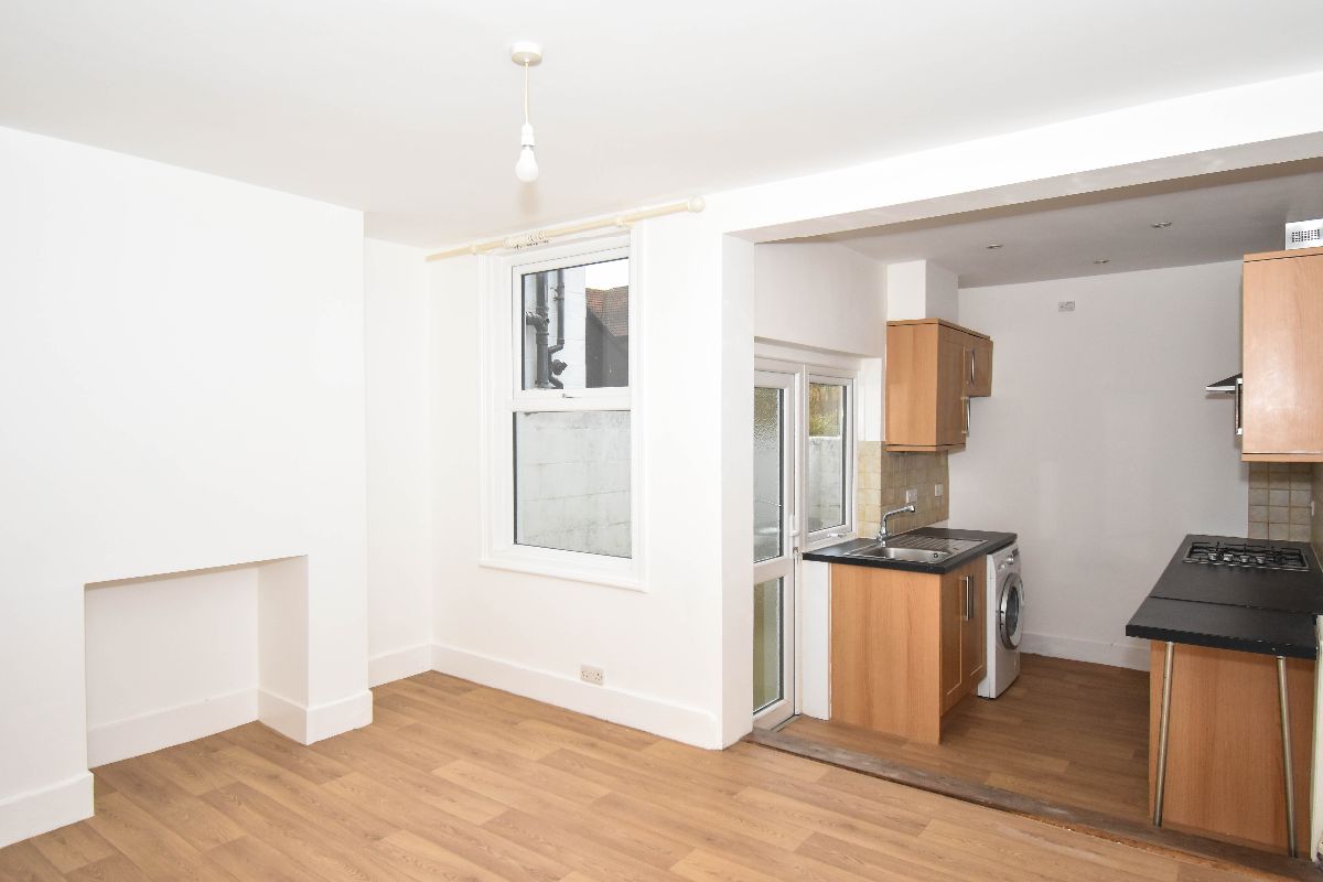 2 bed terraced house to rent in Stratford Road, Salisbury  - Property Image 6