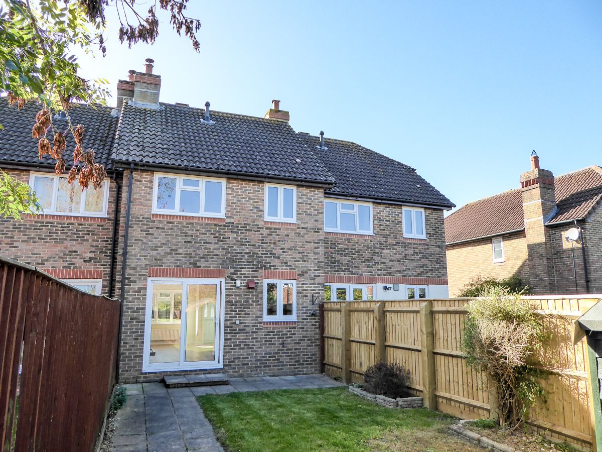 2 bed terraced house to rent in Tanners Field  - Property Image 13