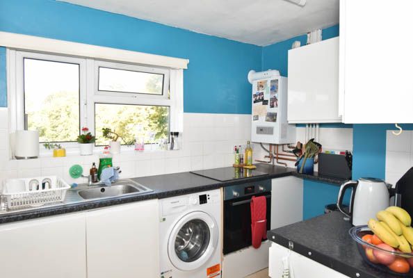 2 bed flat to rent in Harrington Drive, Bulford 4