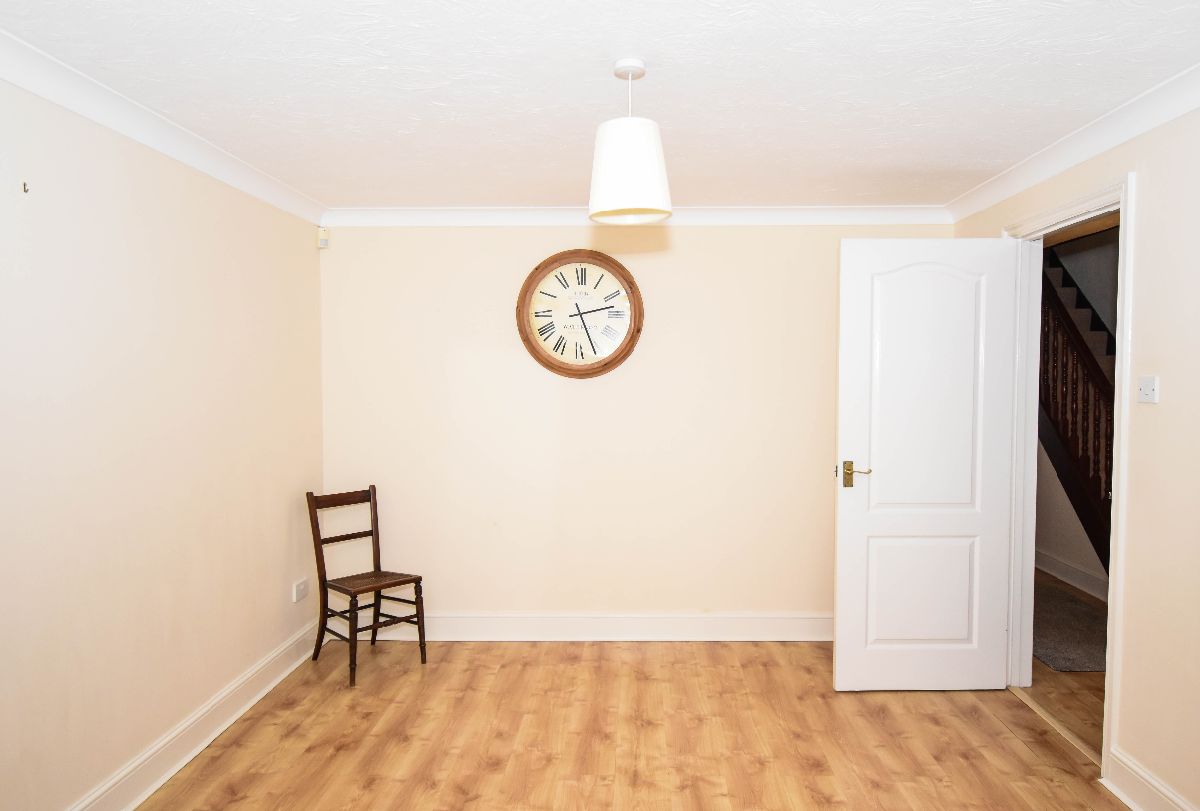 3 bed detached house to rent in Victoria Road 2