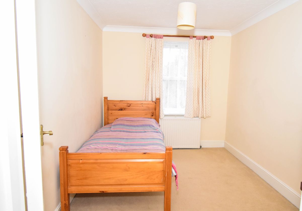 3 bed detached house to rent in Victoria Road 6