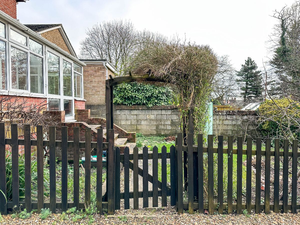 3 bed detached house to rent in Victoria Road 11