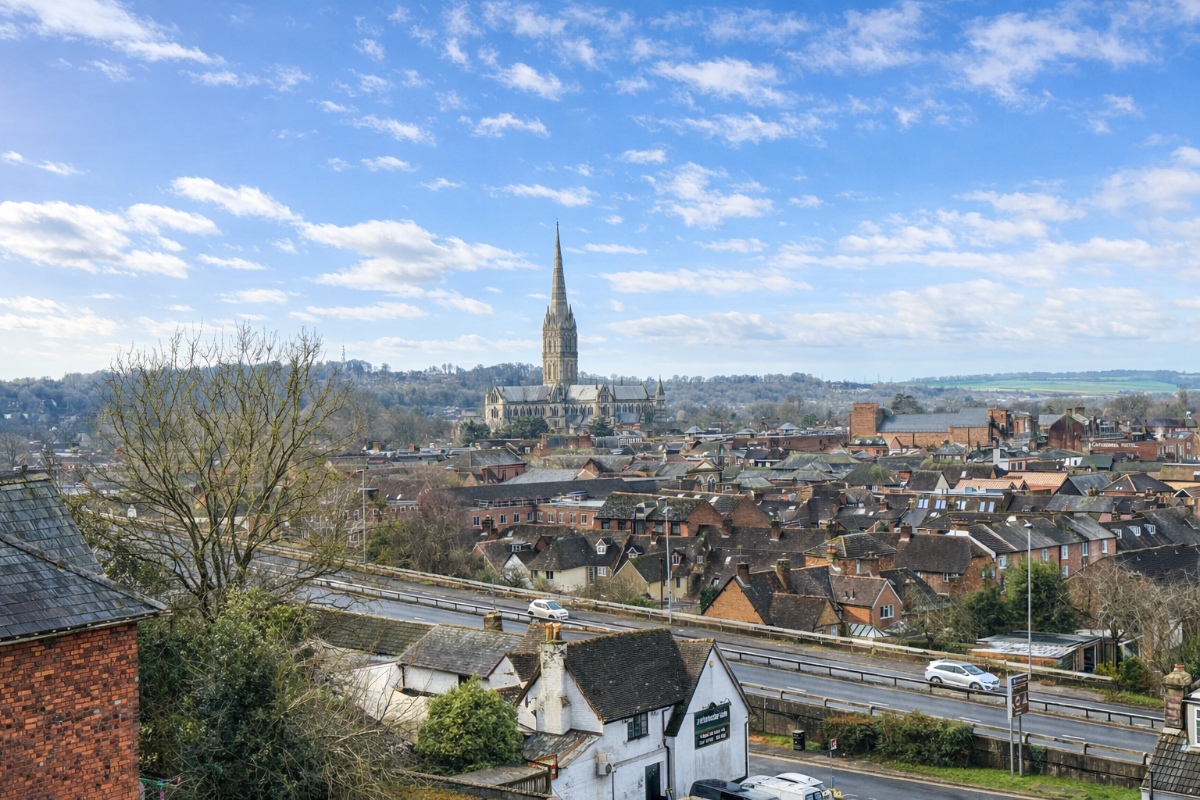 2 bed flat to rent in Elm Court, Elm Grove Road, Salisbury 1