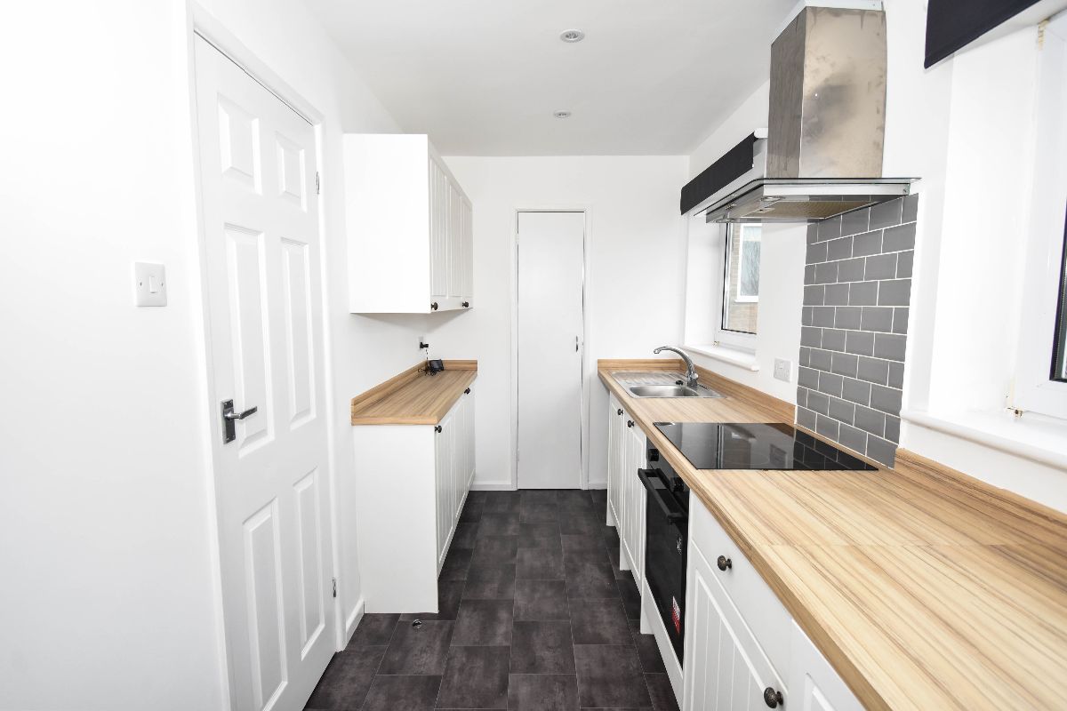 2 bed flat to rent in Elm Court, Elm Grove Road, Salisbury 2