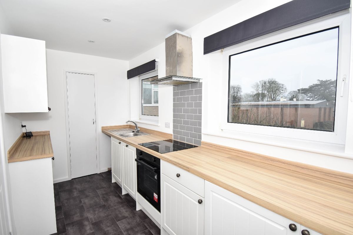 2 bed flat to rent in Elm Court, Elm Grove Road, Salisbury  - Property Image 4