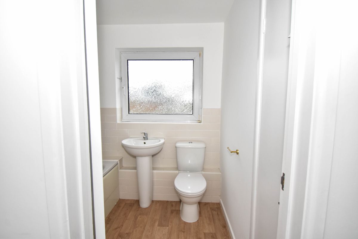 2 bed flat to rent in Elm Court, Elm Grove Road, Salisbury 7