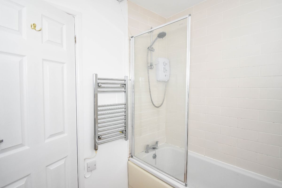 2 bed flat to rent in Elm Court, Elm Grove Road, Salisbury  - Property Image 7