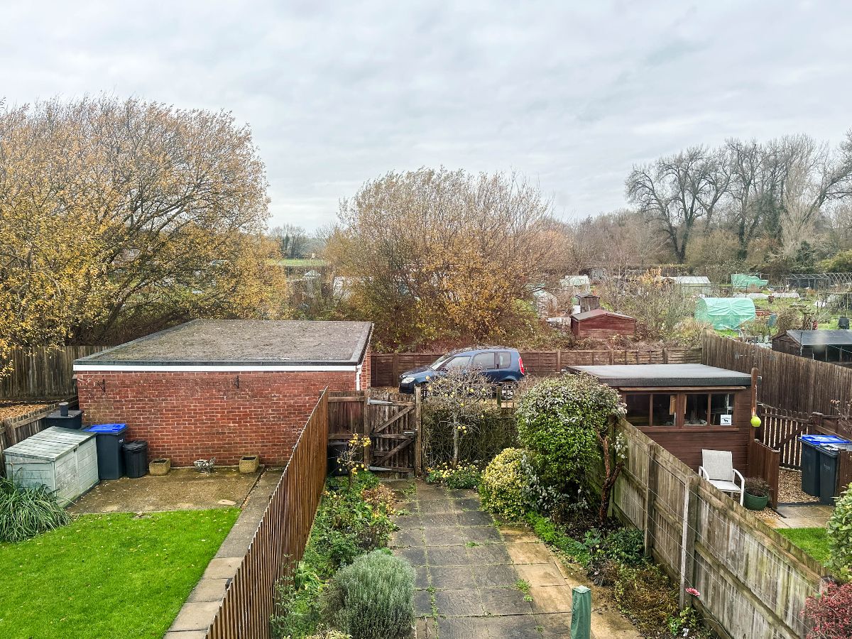 3 bed terraced house to rent in Ashley Road 2