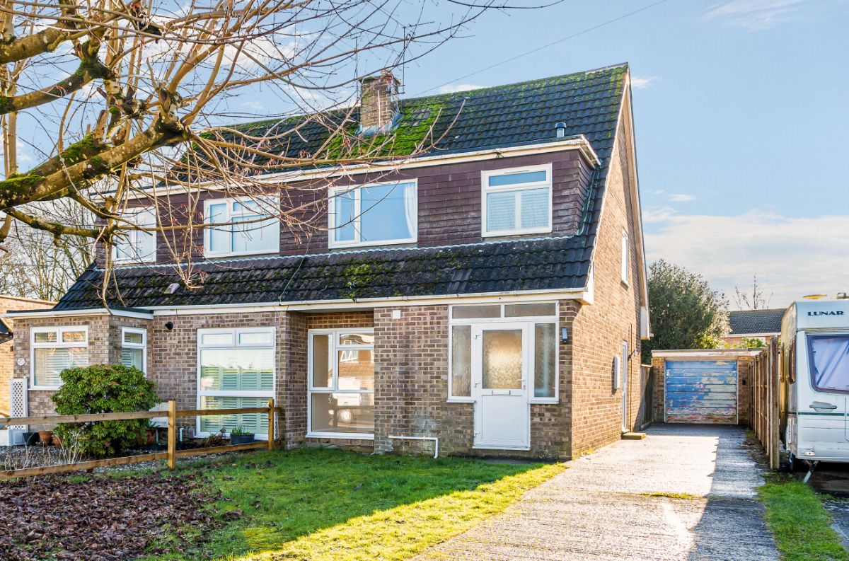 3 bed house to rent in Tennyson Close, Warminster