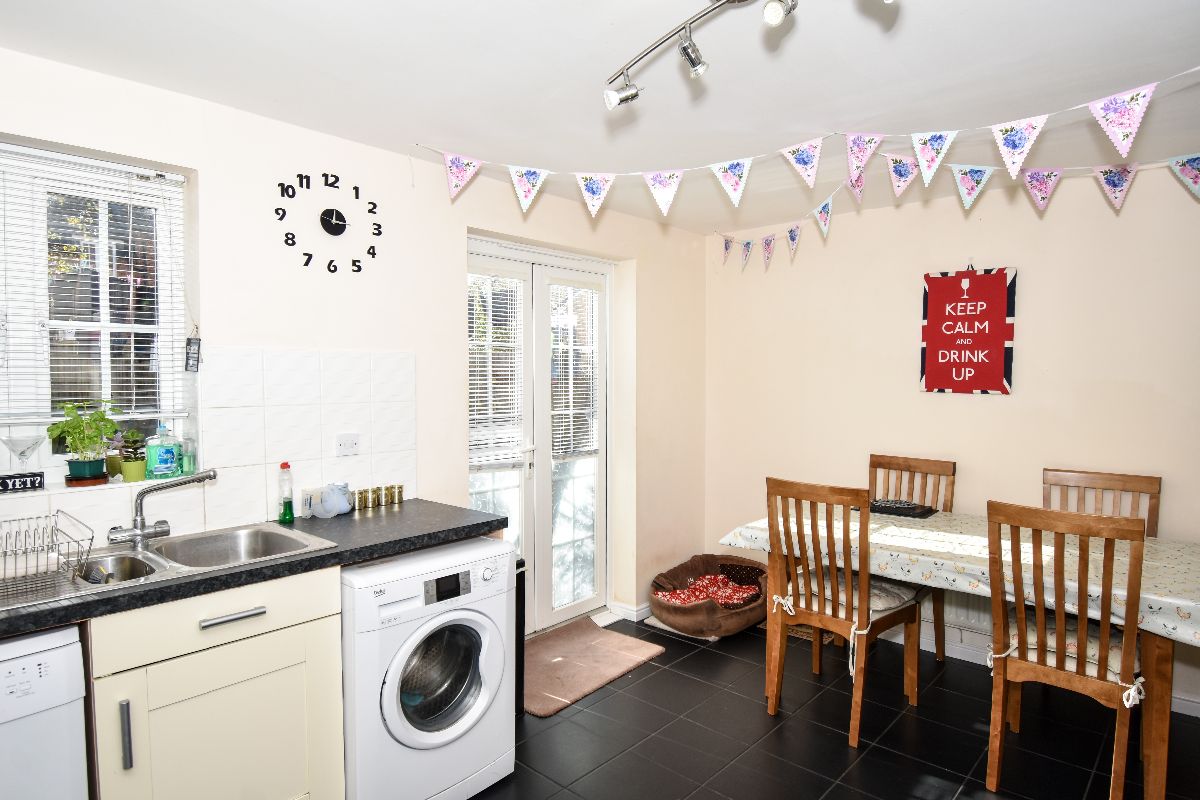 3 bed terraced house to rent in Wellworthy Drive  - Property Image 2