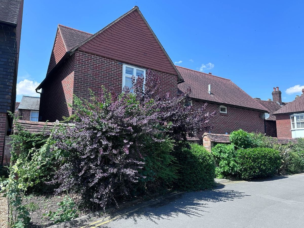 2 bed house to rent in Greens Court, Salisbury - Property Image 1