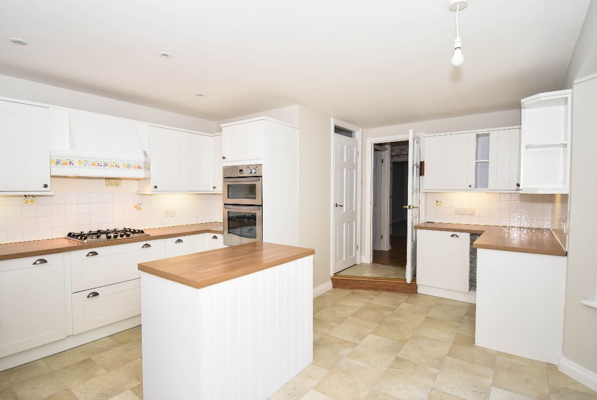 2 bed house to rent in Greens Court, Salisbury 3