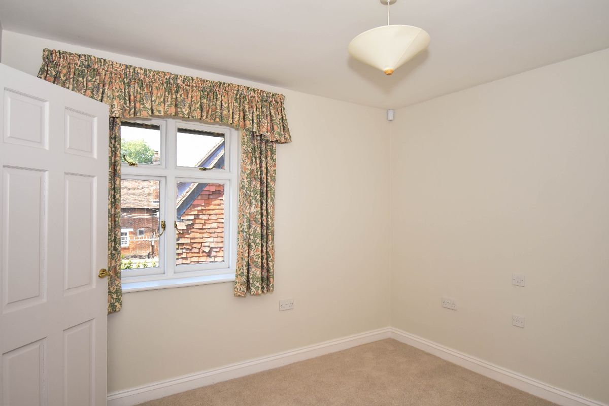 2 bed house to rent in Greens Court, Salisbury 18