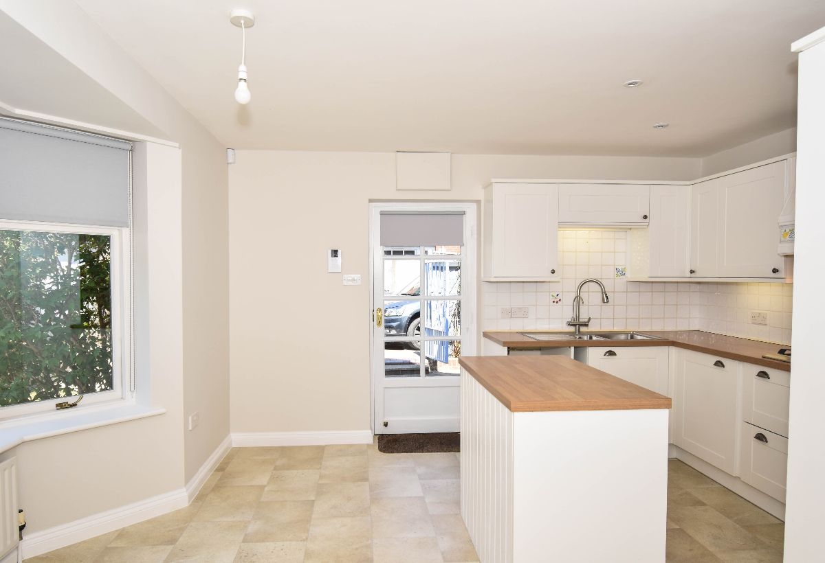 2 bed house to rent in Greens Court, Salisbury  - Property Image 5