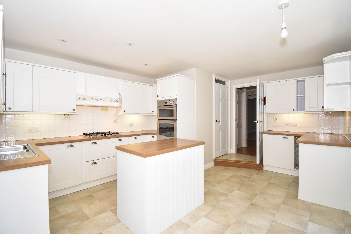 2 bed house to rent in Greens Court, Salisbury 5