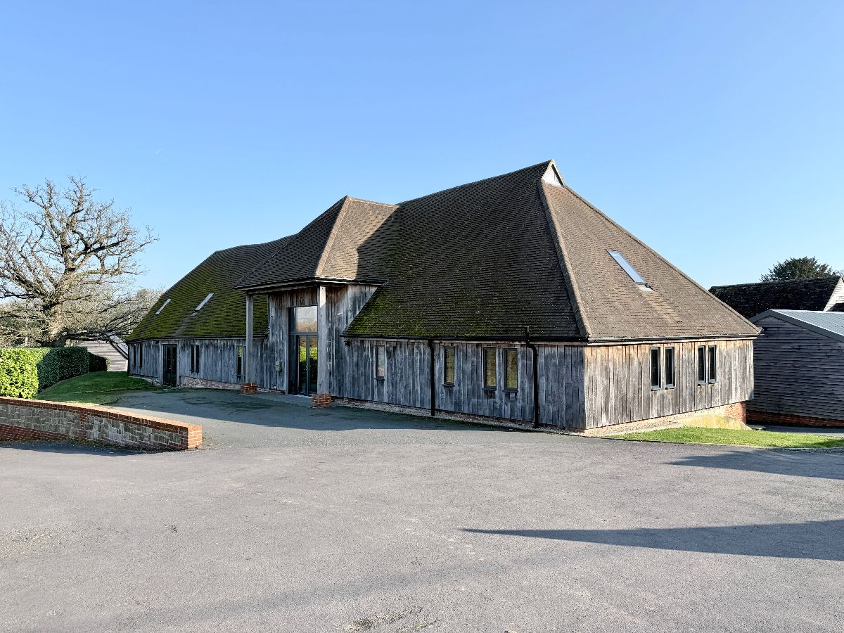 5 bed character property to rent in Westcote Barn, Binsted