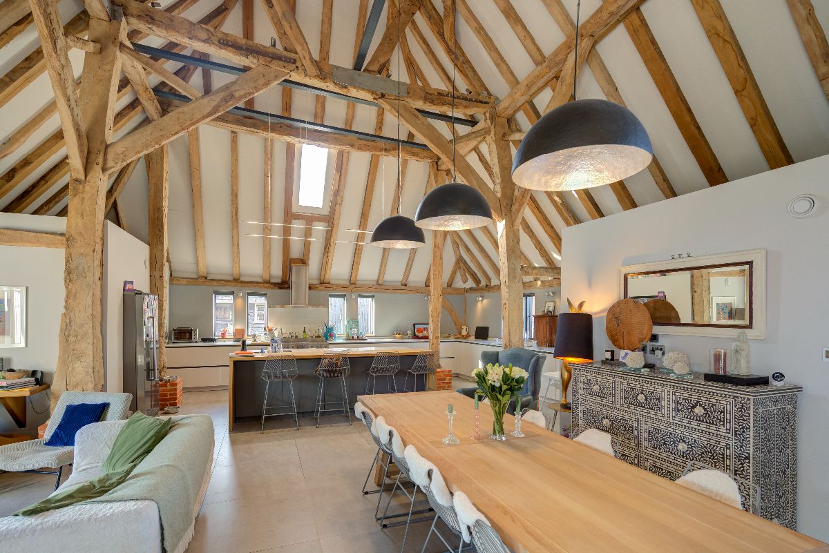 5 bed character property to rent in Westcote Barn, Binsted  - Property Image 5