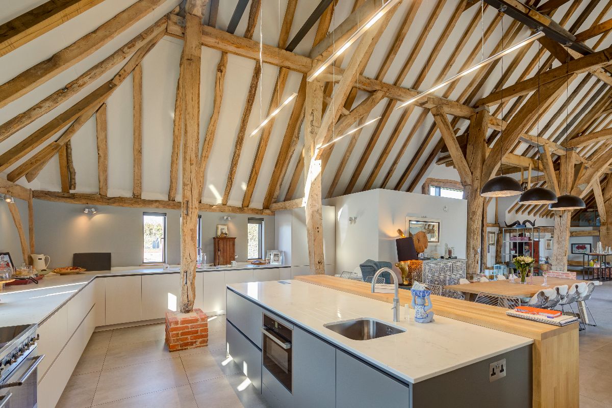 5 bed character property to rent in Westcote Barn, Binsted  - Property Image 6