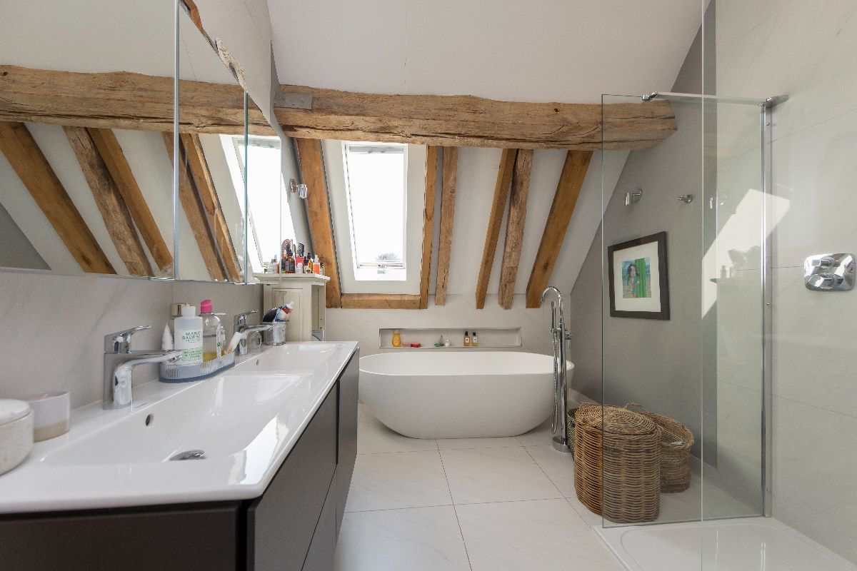 5 bed character property to rent in Westcote Barn, Binsted 11