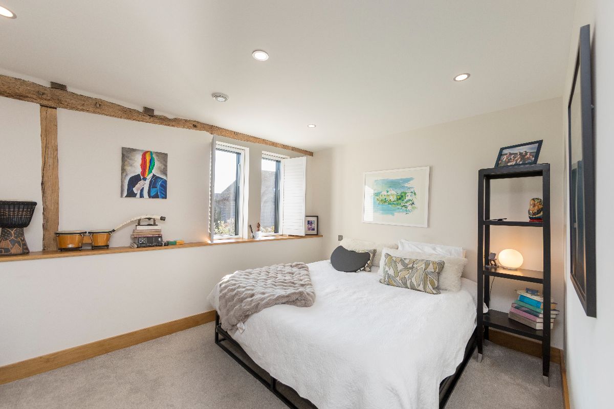 5 bed character property to rent in Westcote Barn, Binsted  - Property Image 14