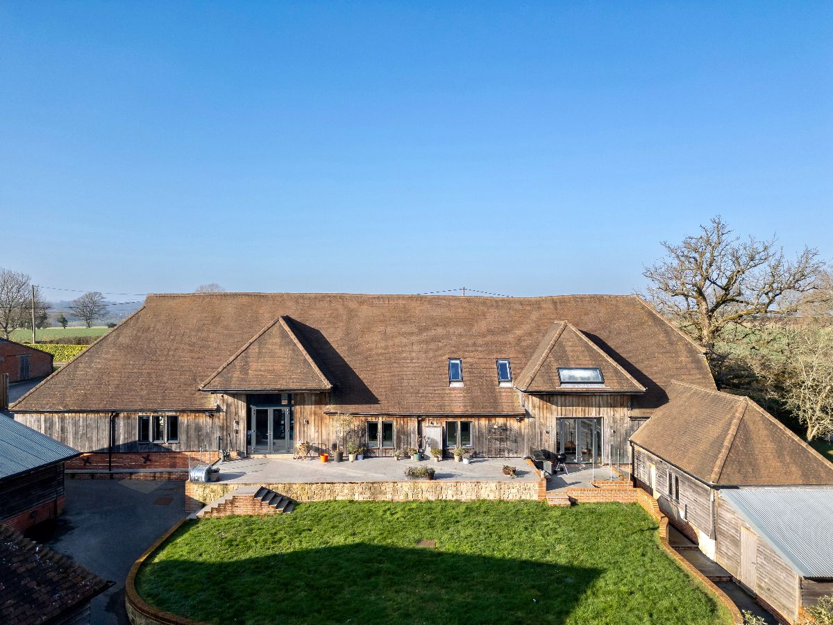 5 bed character property to rent in Westcote Barn, Binsted 23