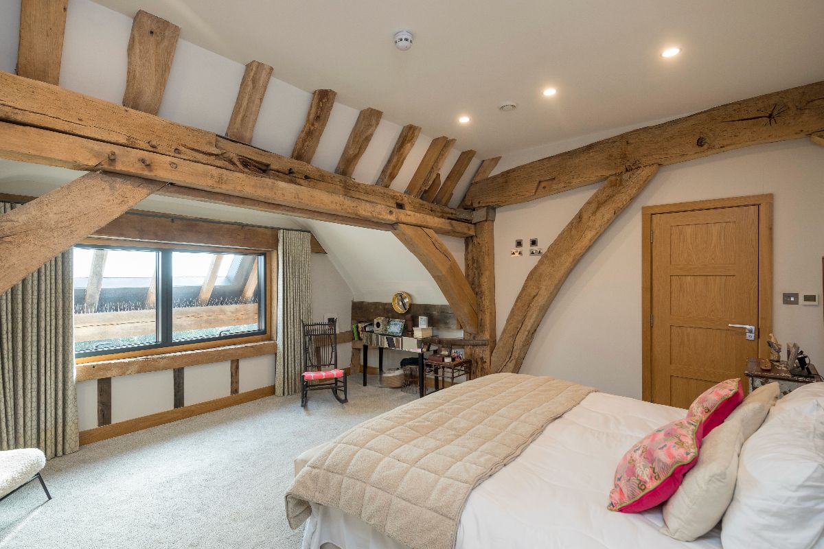 5 bed character property to rent in Westcote Barn, Binsted  - Property Image 16