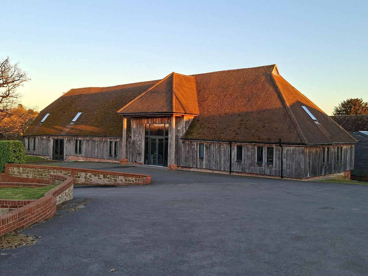 5 bed character property to rent in Westcote Barn, Binsted 1