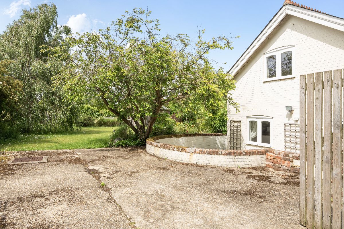 3 bed character property to rent in The Old Chapel, Bodenham  - Property Image 6