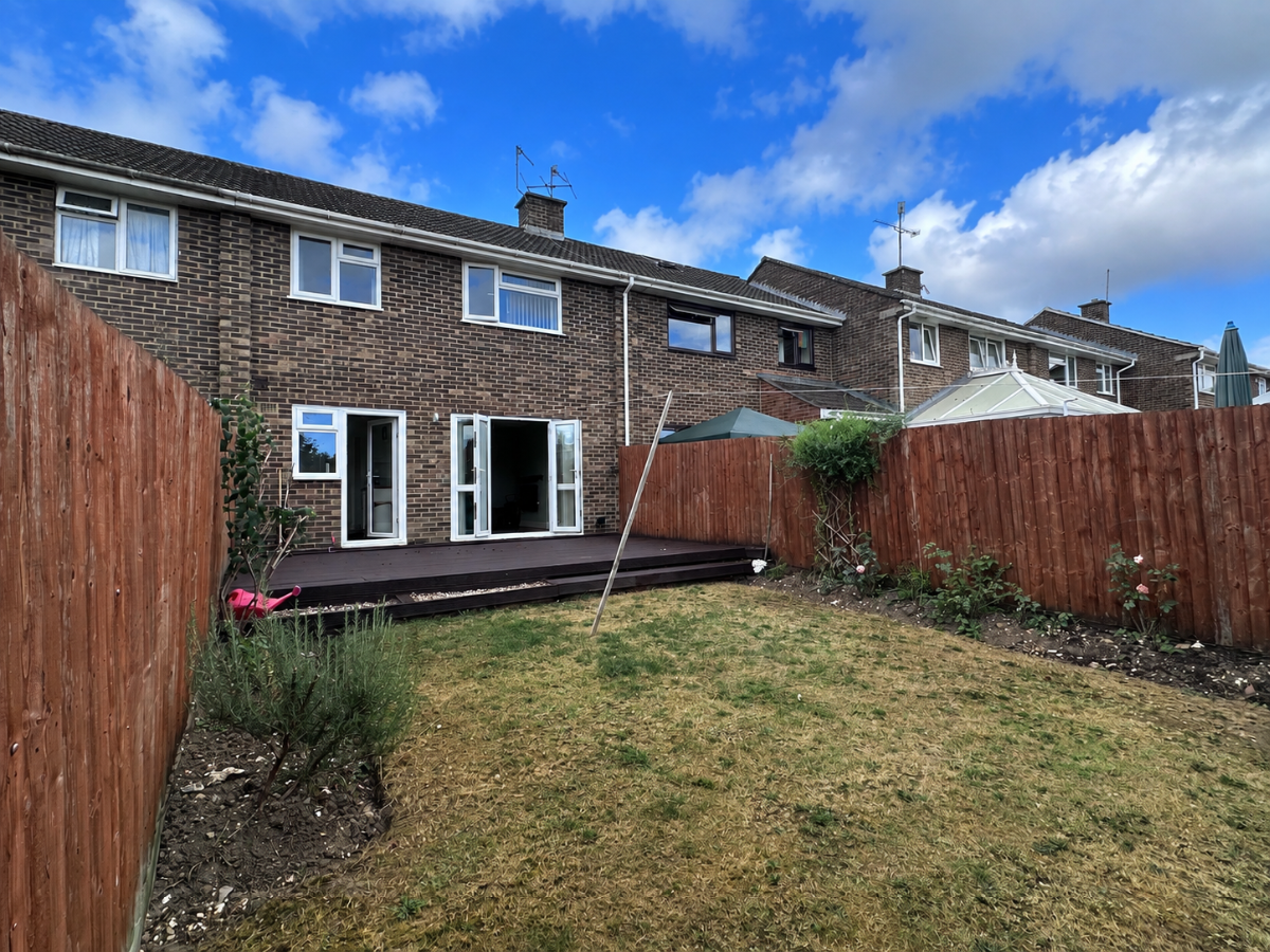 3 bed terraced house to rent in Chichester Close, Salisbury 13