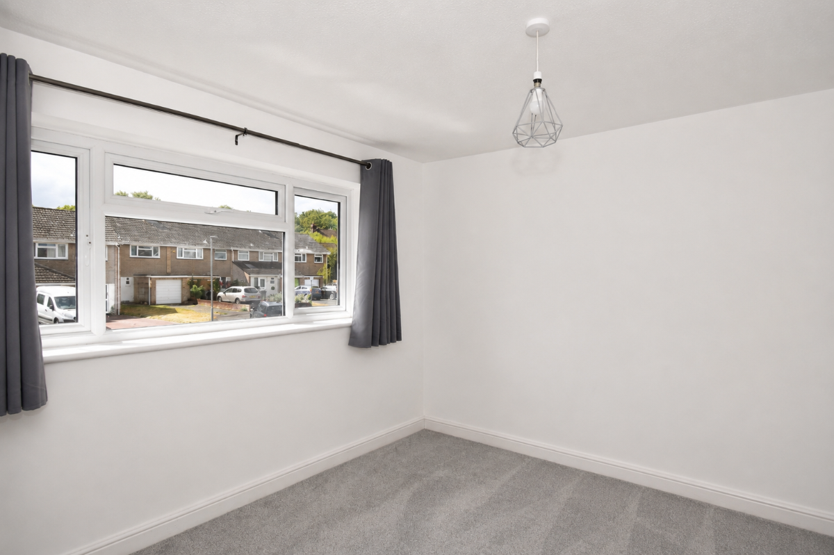 3 bed terraced house to rent in Chichester Close, Salisbury 10
