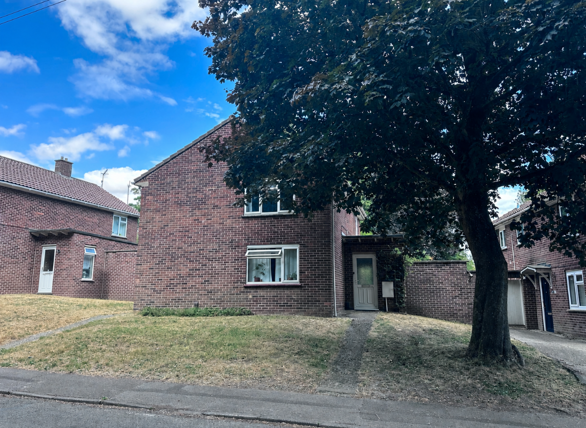 2 bed flat to rent in Barrington Road, Bishopdown - Property Image 1