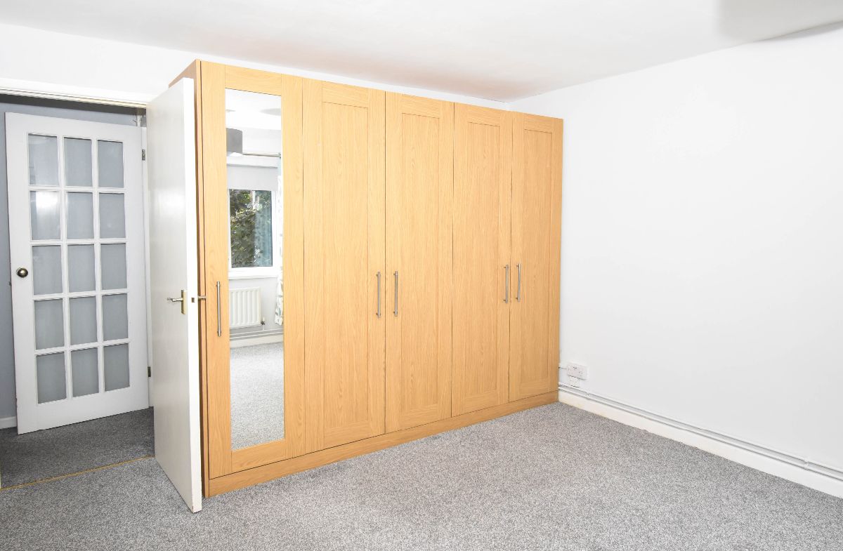 2 bed flat to rent in Barrington Road, Bishopdown 6