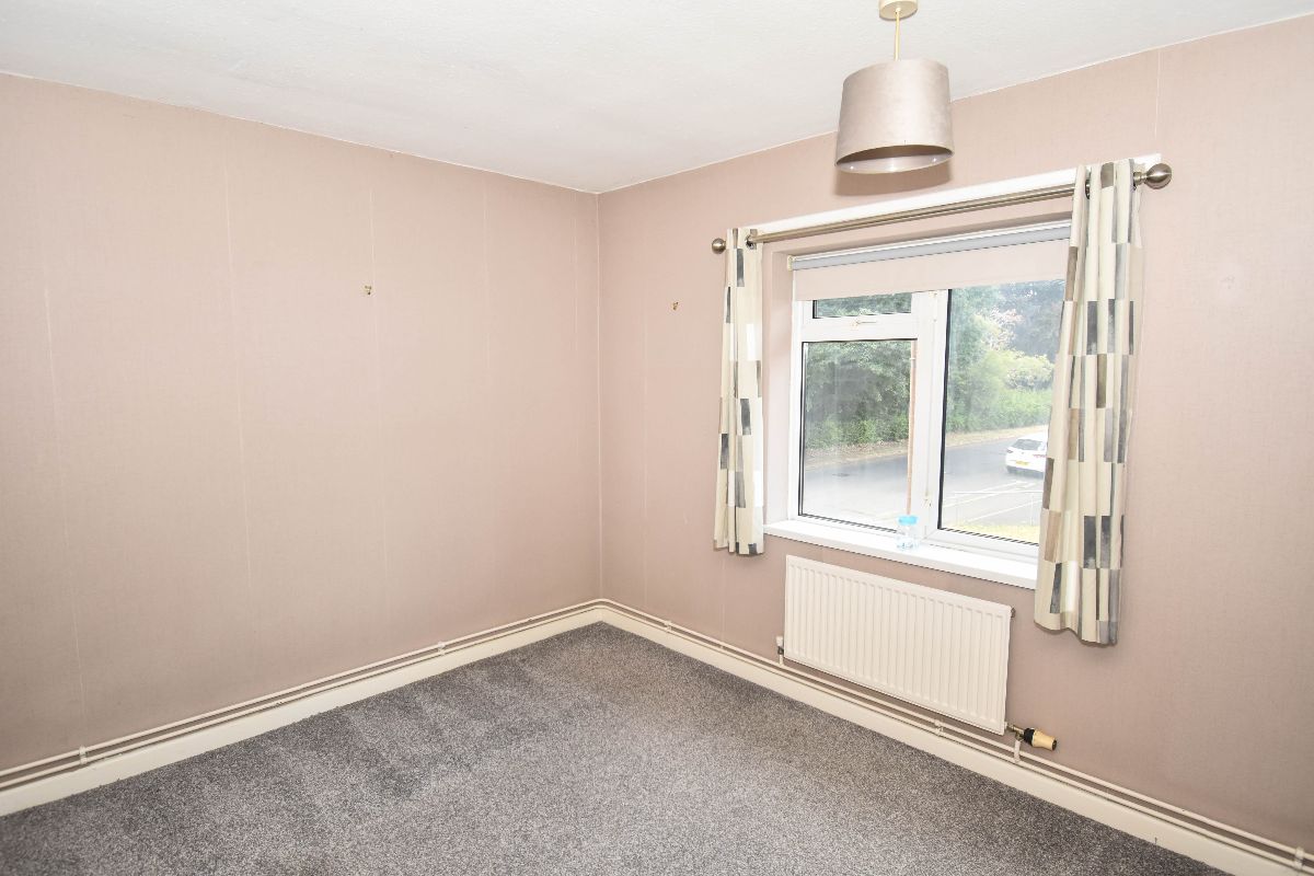 2 bed flat to rent in Barrington Road, Bishopdown 8