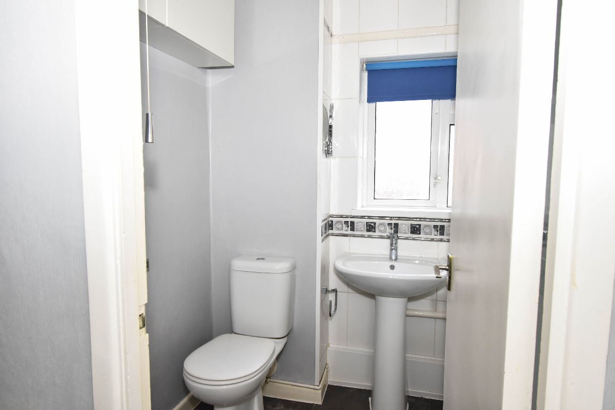 2 bed flat to rent in Barrington Road, Bishopdown 10