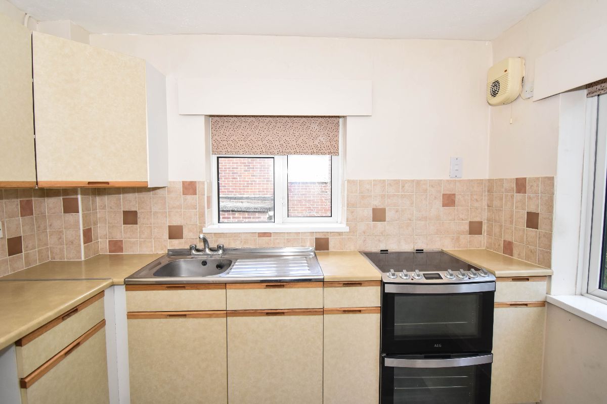 2 bed flat to rent in Barrington Road, Bishopdown 13
