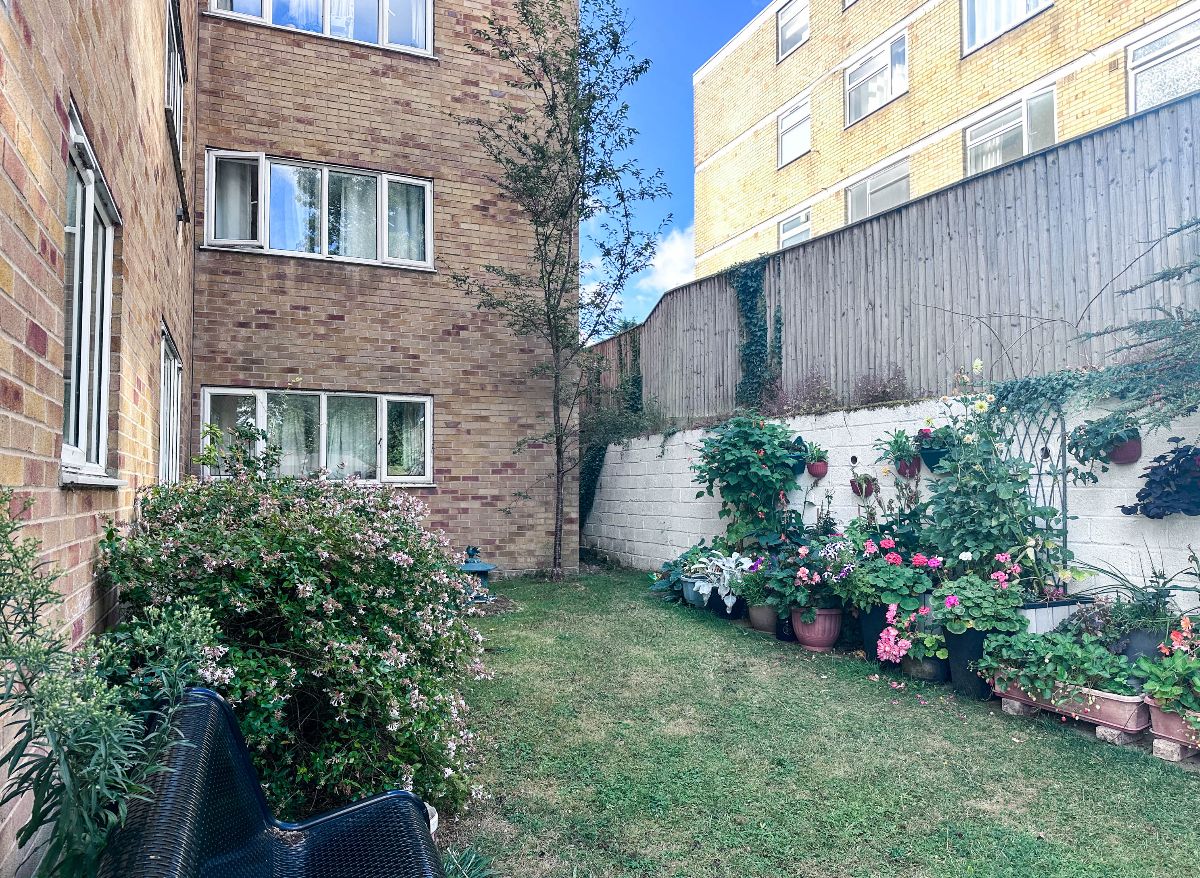 2 bed flat to rent in Hadleigh Court, Shady Bower  - Property Image 11
