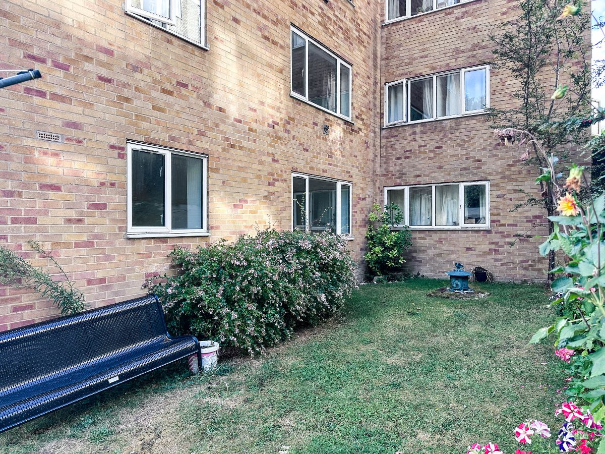 2 bed flat to rent in Hadleigh Court, Shady Bower  - Property Image 8