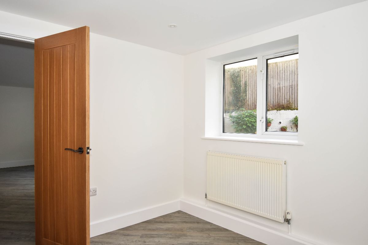 2 bed flat to rent in Hadleigh Court, Shady Bower  - Property Image 6
